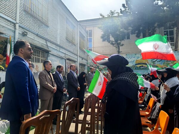 مراسم باشکوه زنگ ایثار و مقاومت در مدرسه شاهد تکتم ناحیه ۳