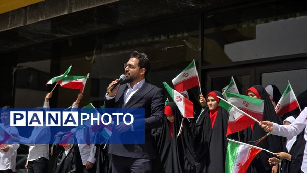 کاروان تجهیزات نوسازی، راهی مدارس اصفهان شد