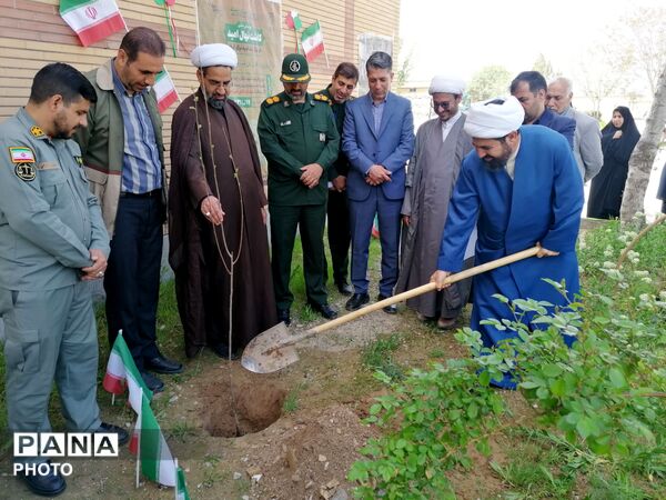 نهال کاری در فاروج به یاد دانش‌آموزان میناب 