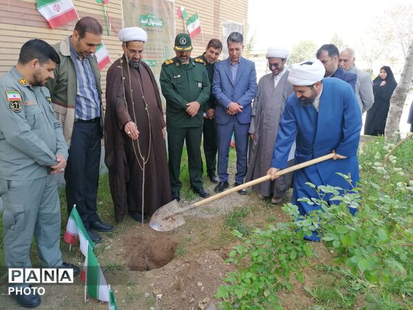 نهال کاری در فاروج به یاد دانش‌آموزان میناب 