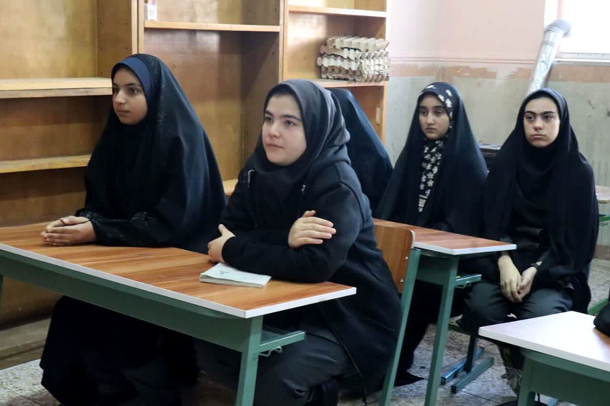 طنین چهل و چهارمین شور رقابت قرآنی در قلب‌های دانش‌آموزان قرچکی