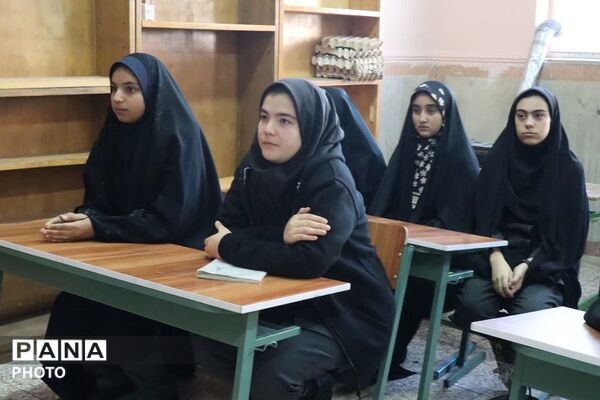 طنین چهل و چهارمین شور رقابت قرآنی در قلب‌های دانش‌آموزان قرچکی