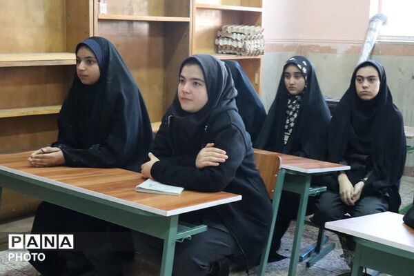 طنین چهل و چهارمین شور رقابت قرآنی در قلب‌های دانش‌آموزان قرچکی