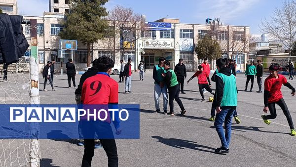 مسابقات درون مدرسه‌ای فوتسال در دبیرستان امام رضا (ع) نیشابور 