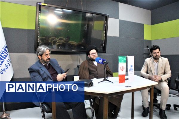 نشست صمیمی «محمد عکاف» با مدیران روابط عمومی نواحی آموزش و پرورش قم