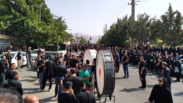مردم روستای «هیو» در مراسم باشکوه عزاداری تاسوعا شرکت کردند