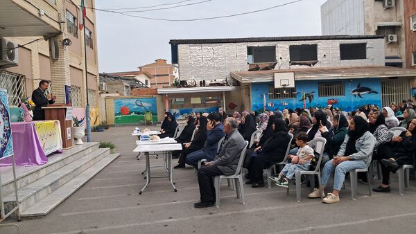 گرامیداشت هفته پیوند اولیا و مربیان در دبیرستان بهار آزادی قائمشهر