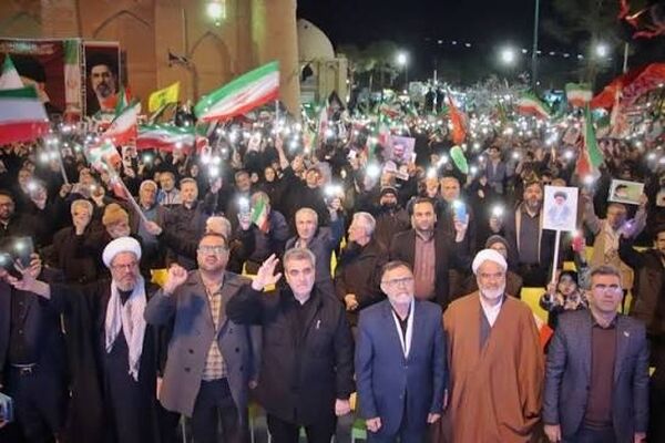 تجمعات شبانه دامغان؛ تجلی همبستگی و حضور داوطلبانه جوانان در میادین شهر