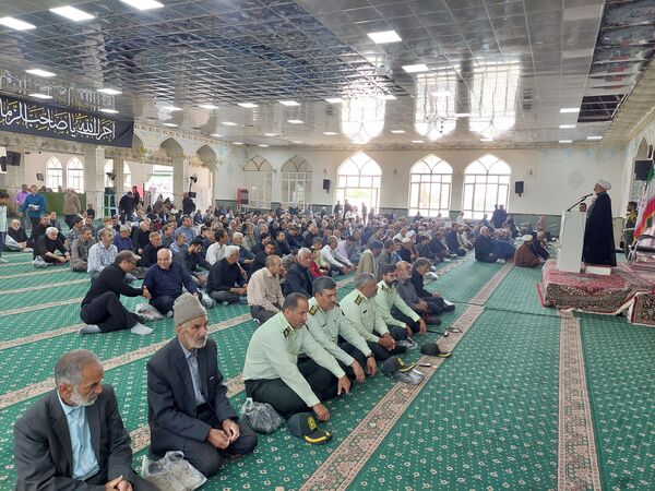 نماز جمعه در کاشمر 
