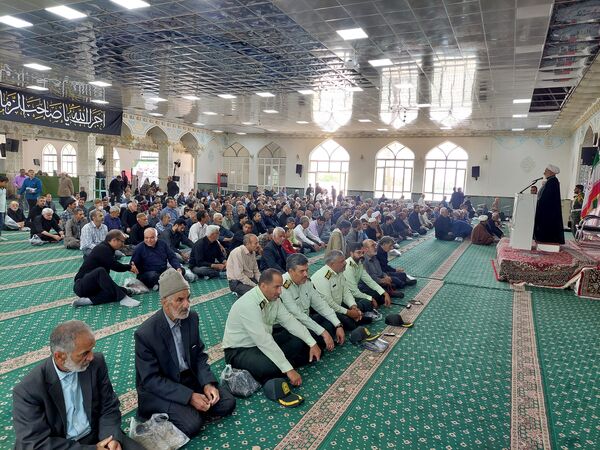 نماز جمعه در کاشمر 