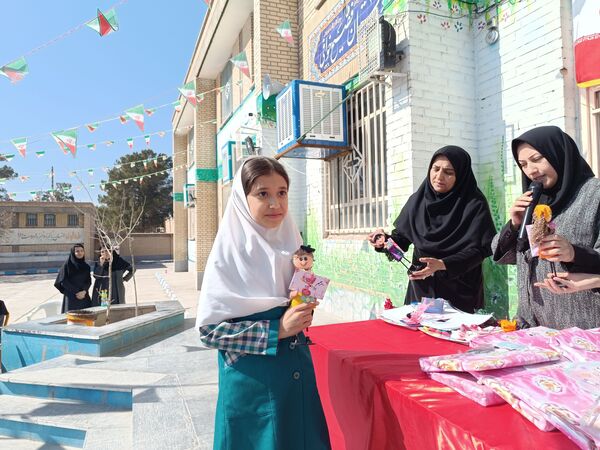 نمایشگاه اعیاد شعبانیه در آموزشگاه بهارآزادی 