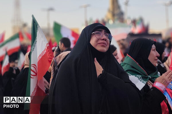 بدرقه حماسی امام شهید در قلب تهران