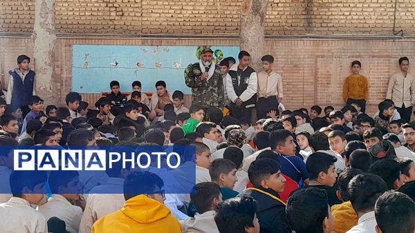 حضور خواهر شهید و راوی جنگ در مدرسه ابوریحان بیرونی 