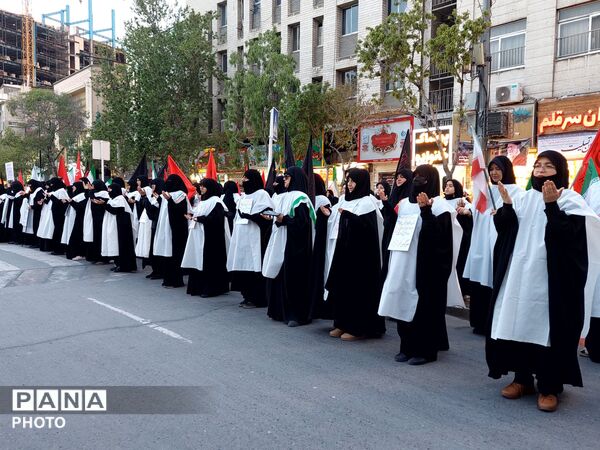 حضوری از جنس نور در چهلم رهبر انقلاب