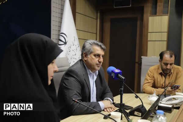 تجلیل مدیرکل آموزش و پرورش شهر تهران از مدیران سازمان دانش‌آموزی مناطق و مسئولان خبرگزاری پانا