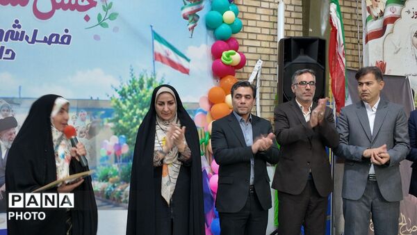 جشن شکوفه‌ها در مدرسه امیر اعلم غضنفریان