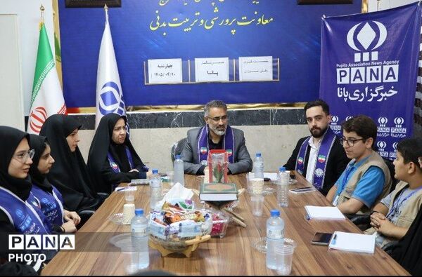 نشست معاون پرورشی و تربیت بدنی ناحیه 4 کرج با خبرنگاران دانش‌آموز پانا 