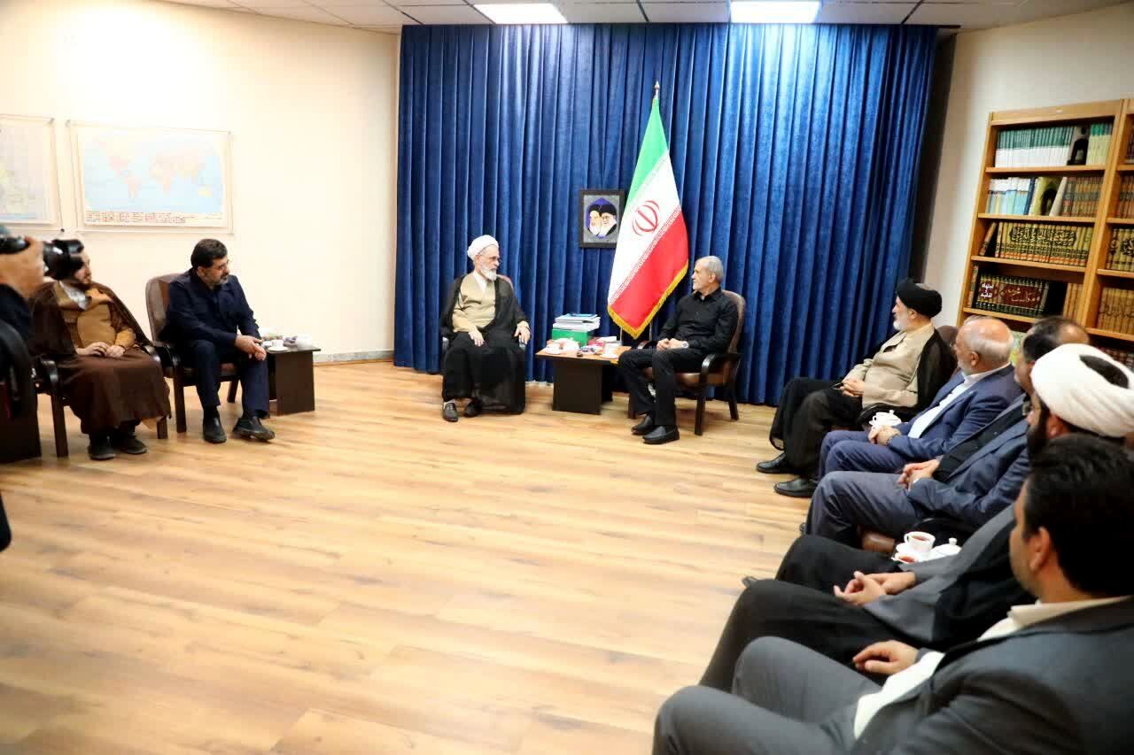 دیدار رئیس جمهور با مدیر حوزه‌های علمیه 