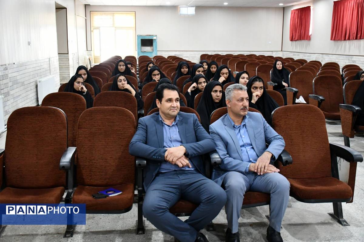 بازدید مدیر آموزش و پرورش مه ولات از دبیرستان شبانه روزی فرزانگان 