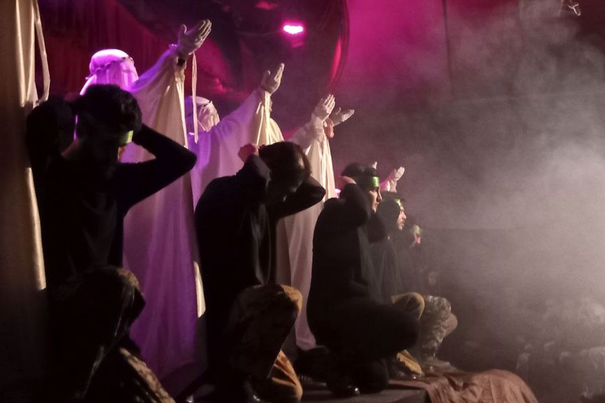 «روایت زمان»؛ هنرنمایی تئاتری در ستایش شهدا روی صحنه فرهنگسرای رازی ورامین