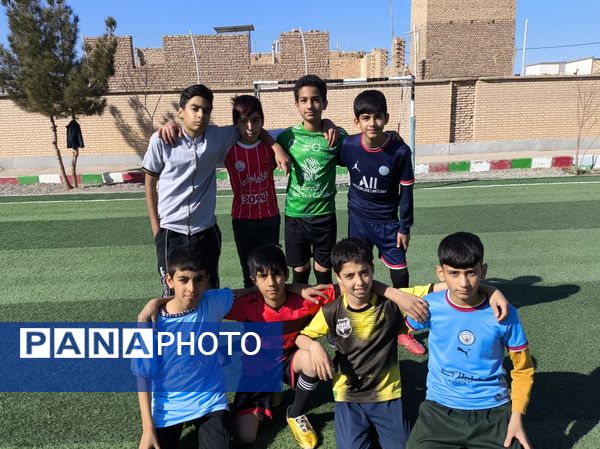 مسابقات فوتبال دبستان شهید پسندیده روستای فدافن شهرستان کاشمر 