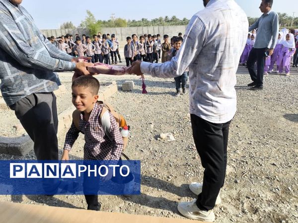 شور و شوق آغاز مدرسه؛ جشن به‌یادماندنی کلاس‌اولی‌ها در روستای مزرعه