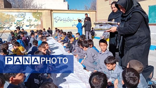 طبخ آش نذری به‌مناسبت شهادت حضرت فاطمه(س) در آموزشگاه مولوی کمیجان