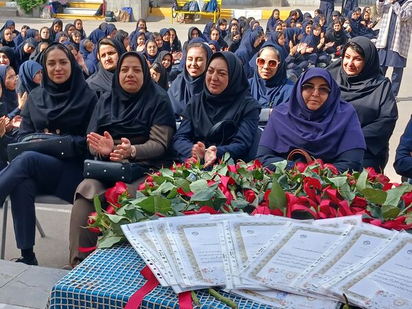 جشن سپاس معلم در هنرستان فنی حرفه‌ای بدیع ناحیه یک