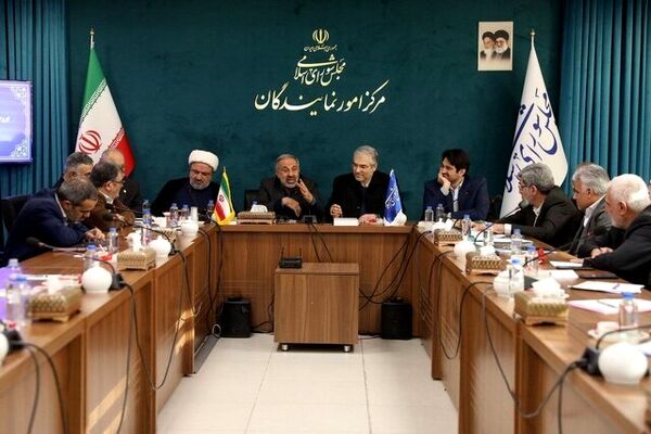 نشست فوق‌العاده مجمع نمایندگان تهران درباره مطالبات بازاریان 