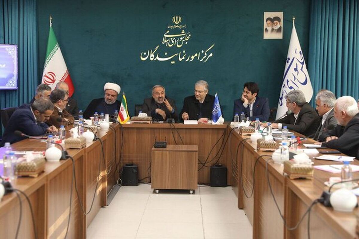 نشست فوق‌العاده مجمع نمایندگان تهران درباره مطالبات بازاریان 