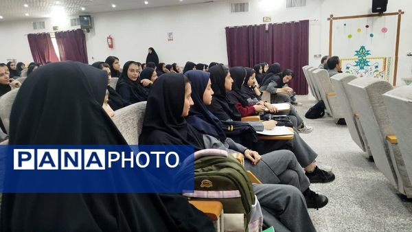 برگزاری همایش ویژه دانش آموزان کنکوری در خلیل آباد 