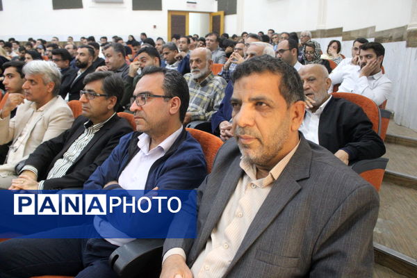 تجلیل از برگزیدگان دبیرستان شهید بهشتی شهرستان بوشهر (2)