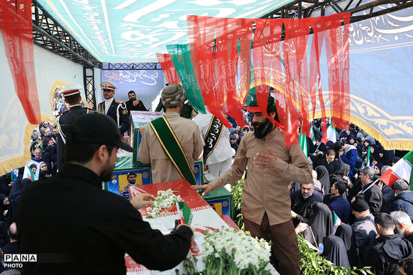 تشییع پیکر شهیدان لاریجانی، سلیمانی و شهدای ناوشکن دنا