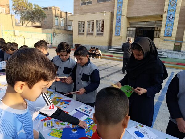برگزاری نمایشگاه کتاب در دبستان معلم دو آشخانه 