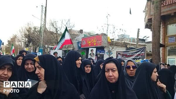 مشت هایی که با فریاد انتقام بالا می آمدند 