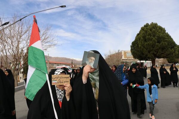 انقلاب را نسل جدید ادامه می دهند