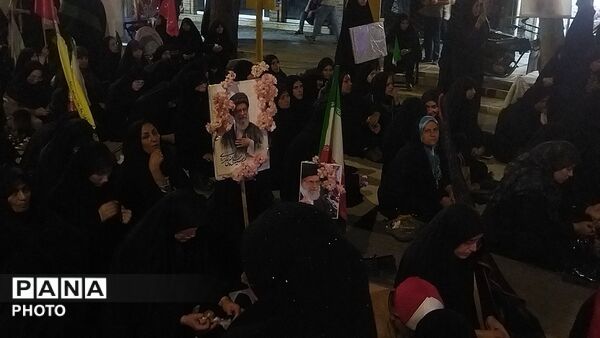 قاب هایی از رهبر شهید و رهبر معظم انقلاب در دستان سنگربان نیشابوری 