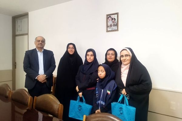 برگزاری جلسه تقدیر از دانش‌آموز تلفیقی با نیاز‌های ویژه در اداره استثنایی استان اصفهان