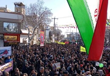 راهپیمایی با رنگ و بوی یوم الله ۲۲ بهمن در قروه