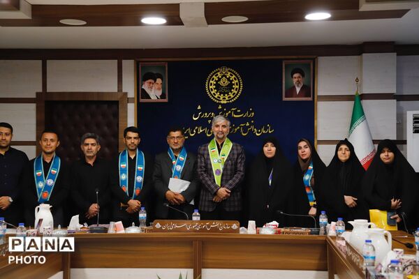 نشست هم‌اندیشی مسئولان دانش‌آموزی تهران با محور آموزش مربیان و مدیریت مصرف انرژی