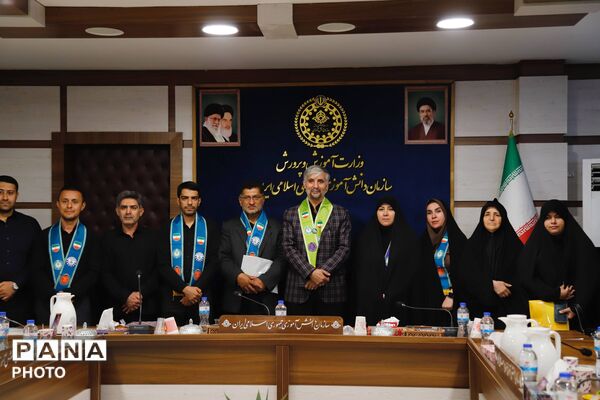 نشست هم‌اندیشی مسئولان دانش‌آموزی تهران با محور آموزش مربیان و مدیریت مصرف انرژی