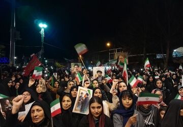  اجتماع بزرگ از مردم قهرمان  کوهدشت در میدان امام