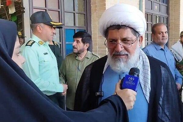 بساط استکبار جهانی با حضور مردم در خیابان برچیده می‌شود