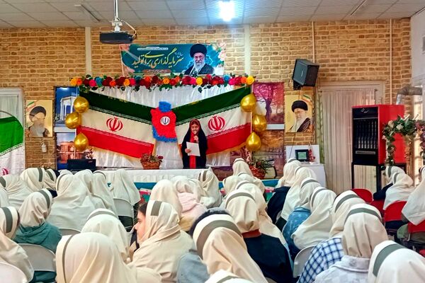 جشن پیروزی انقلاب اسلامی در مدرسه دکتر کیهانی1