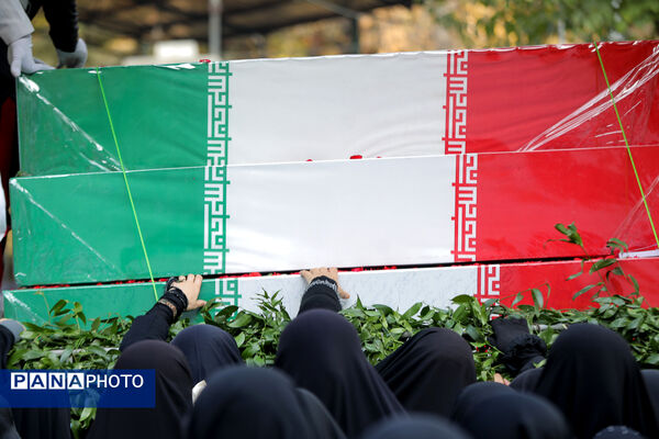 تشییع پیکر مطهر ۱۰۰ شهید گمنام
