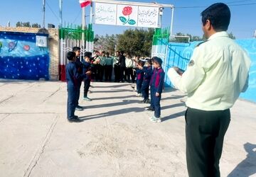 آیین گرامیداشت هفته نیروی انتظامی در مدرسه منتظرقائم خاتم