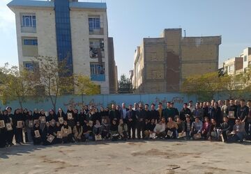 تجلیل‌ از دانش‌آموزان منتخب اسلامشهری در کنکور سراسری۱۴۰۳