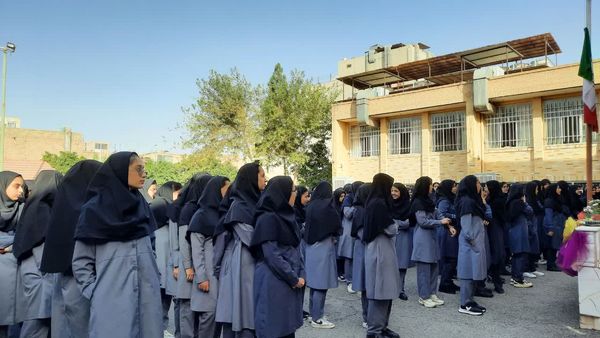 طنین زنگ مهر، ایثار و مقاومت در دبیرستان شاهد طالقانی