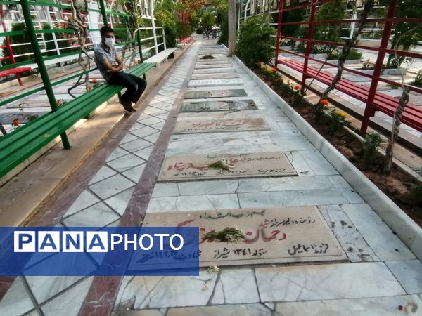  بزرگداشت شهدای ۱۵خرداد در گلزار شهدای شیراز