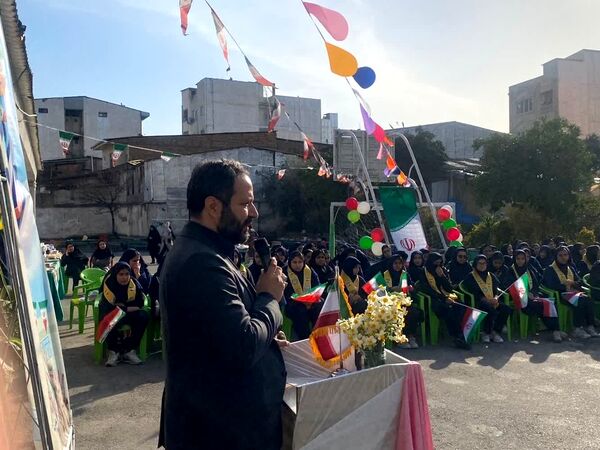 جشن باشکوه انقلاب و ایرانمون